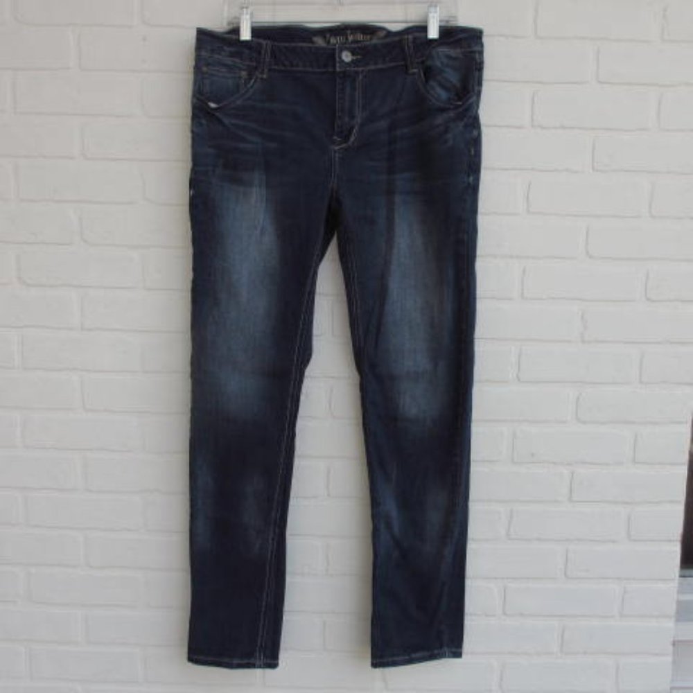 i & m jeans Dark Wash with Gold Contrast Stitching Embroidered Pockets Size 15